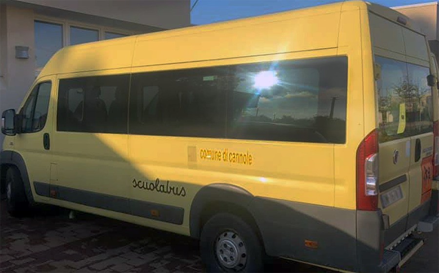 L'autista si prende il Covid e lo scuolabus lo guida il Sindaco